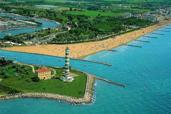 Курорт у побережья